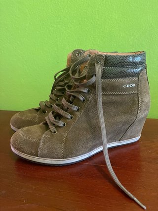 Botas de mujer negras y grises