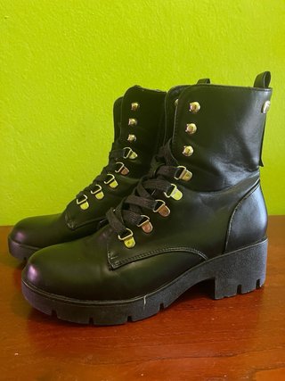Botas de mujer negras y grises