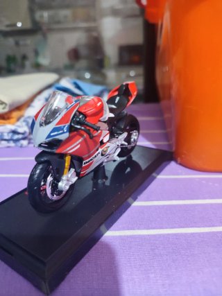 Ducati Panigale V4 S Corse 1/18