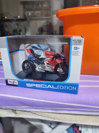 Ducati Panigale V4 S Corse 1/18