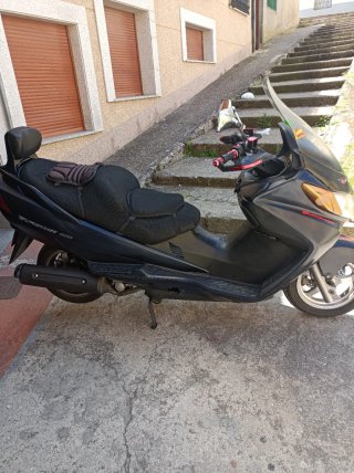 Suzuki Burgman AN 400 Negra