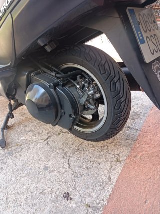 Suzuki Burgman AN 400 Negra