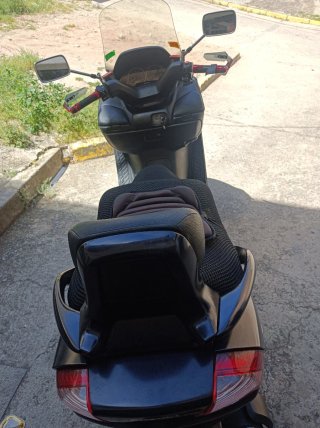 Suzuki Burgman AN 400 Negra
