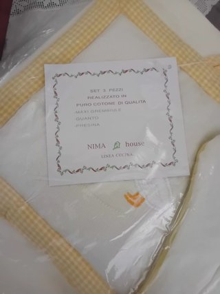 Set cucina con guanti e presine e strofinaccio