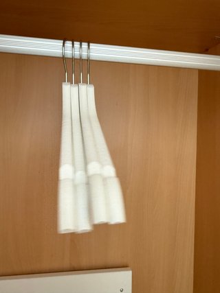 Set Perchas Blancas - 1 Euro la unidad & 9€ x 10