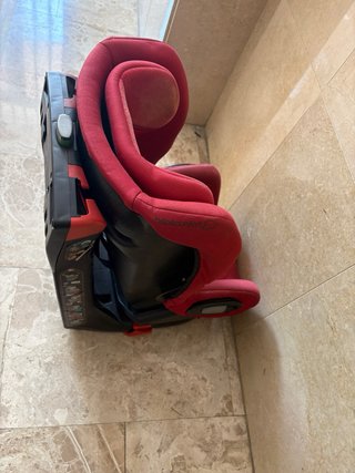 Silla de coche Axiss color rojo Bebe confort.