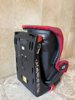 Silla de coche Axiss color rojo Bebe confort.