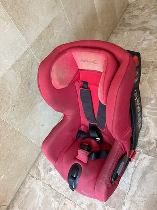 Silla de coche Axiss color rojo Bebe confort.