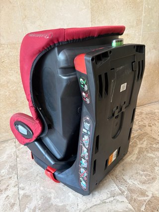 Silla de coche Axiss color rojo Bebe confort.
