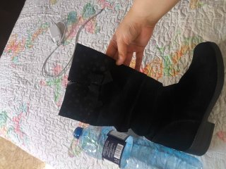 Botas negras de mujer con lunares