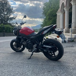 Suzuki SV650 Naked Roja