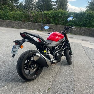 Suzuki SV650 Naked Roja
