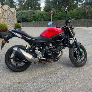 Suzuki SV650 Naked Roja
