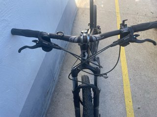 Bicicleta de Montaña Scott Negra
