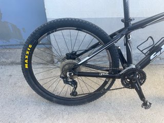 Bicicleta de Montaña Scott Negra