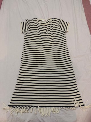 Vestido de rayas con flecos