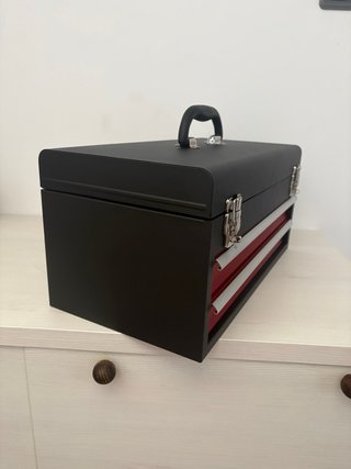 Caja de herramientas de acero negra