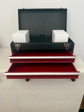 Caja de herramientas de acero negra