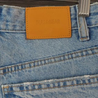Pantalón corto vaquero pull&bear.