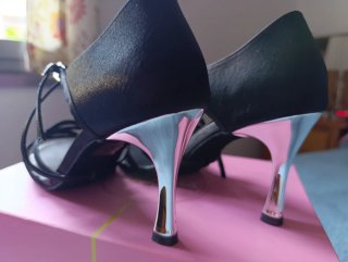 Zapatos de baile latino negros y plateados