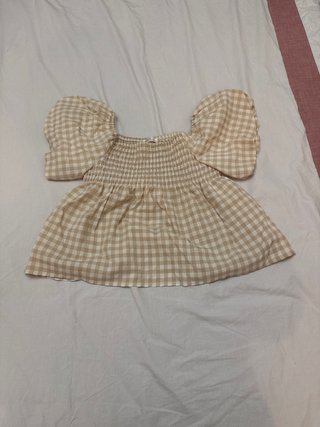 Top cuadros beige y blanco