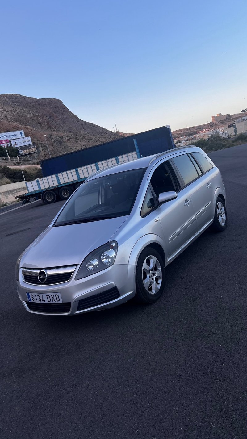 Opel Zafira 2007 - foto 1