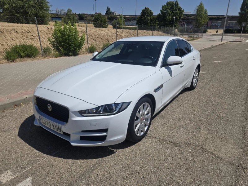 Jaguar XE 2018 - foto 1