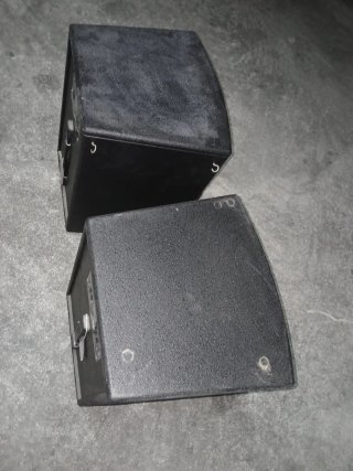Altavoces HK Audio 300W Línea Powerworks RS 122).