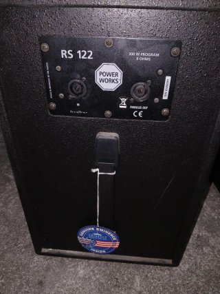 Altavoces HK Audio 300W Línea Powerworks RS 122).