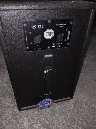 Altavoces HK Audio 300W Línea Powerworks RS 122).
