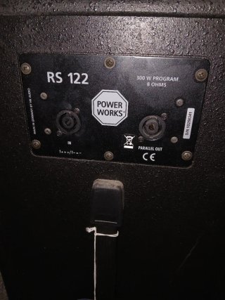 Altavoces HK Audio 300W Línea Powerworks RS 122).