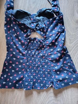 Top Azul Marino con Estampado de Barcos