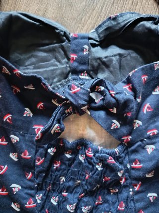 Top Azul Marino con Estampado de Barcos