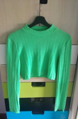Top Bershka verde manga comprida S/M