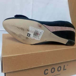 Zapatos André mujer negros con lazo y tacón de cuñ