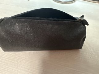Estuche Eastpak Negro y Plateado