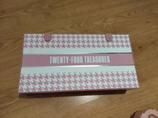 Caja de almacenamiento Twenty-Four Treasures