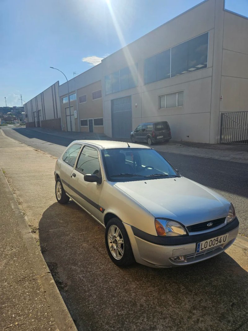 Ford Fiesta 1999 - foto 1