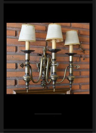 Lámpara de pared de bronce.