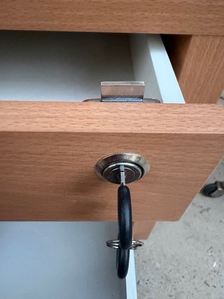 Cajonera de oficina con llave
