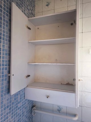 Armario de baño blanco