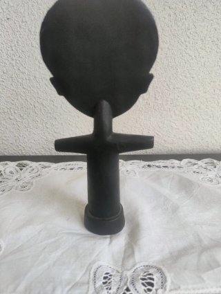 Figura de madera tallada