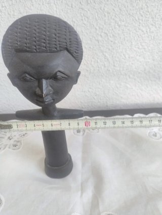 Figura de madera tallada