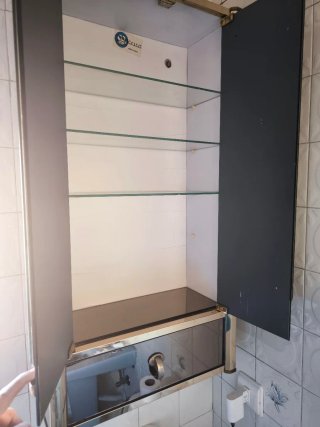 Armario de baño metálico dorado y plateado