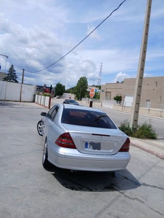 Mercedes-Benz Clase C 2005