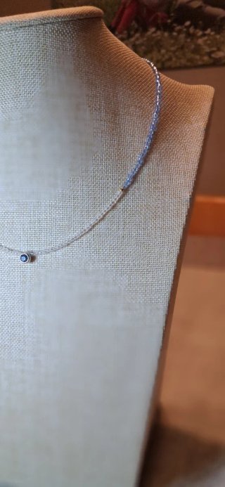 Gargantilla de plata con piedra azul