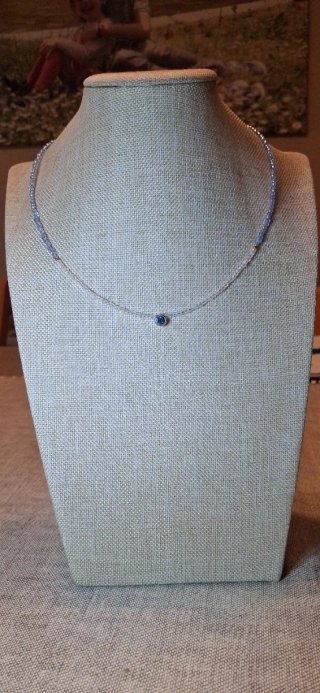 Gargantilla de plata con piedra azul