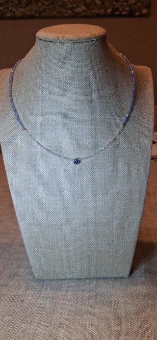 Gargantilla de plata con piedra azul