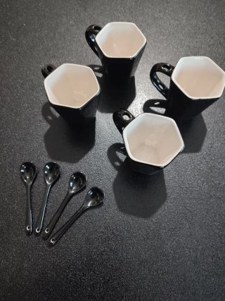 Set 4 Tazzine Caffè Nere Avon con Cucchiaino