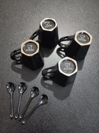 Set 4 Tazzine Caffè Nere Avon con Cucchiaino